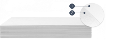Stapel weißer Premium-Papierbögen mit Zoomansicht von 2 erhältlichen Papier-Finishes, Matt und Hochglanz