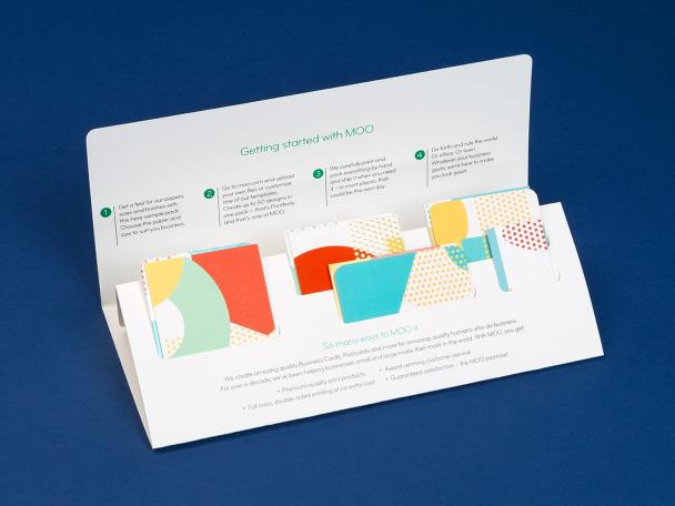 Business Card gratuit échantillon pack rempli de cartes de visite en différentes tailles, formes et finitions