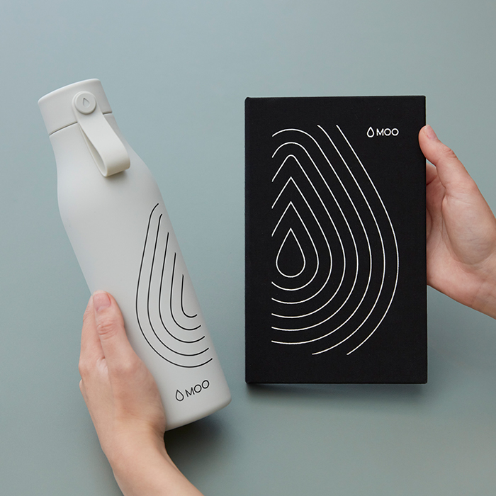 Matching customized business accessories.