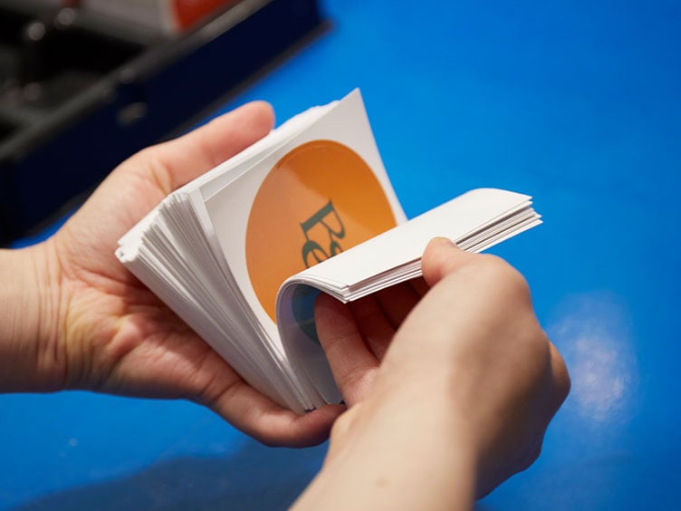 Gestaltung von Aufklebern: 10 Fehler, die Sie vermeiden sollten