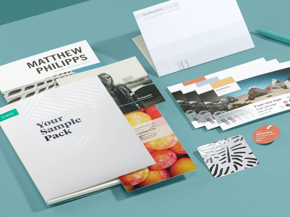 Großes MOO Sample Pack mit freiem Aufkleber, Flyer, quadratischen Visitenkarten und Postkarten