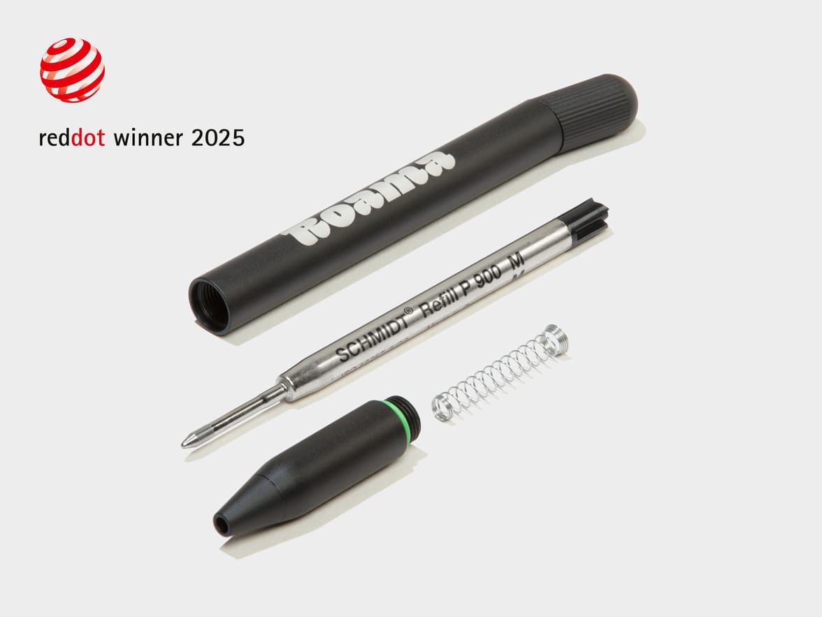 A dismantled black MOO Twist Pen with a red dot design award logo in the top left corner.
