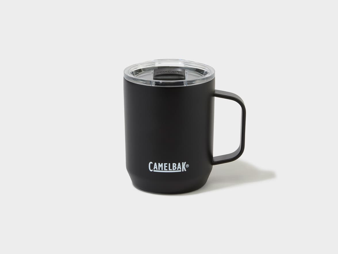 A black Camelbak travel mug with a handle and clear lid.