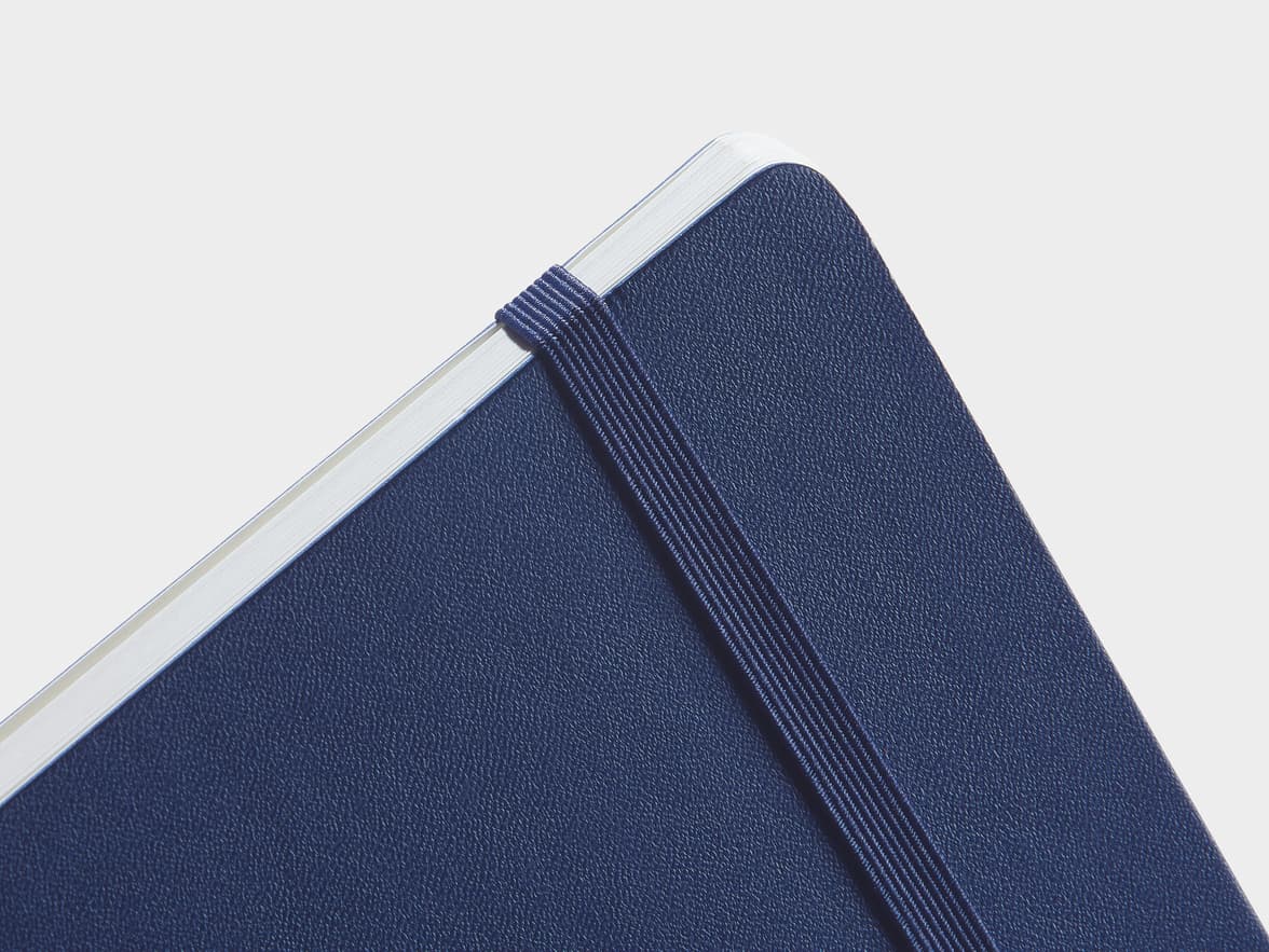 Corner shot of the lined pages of the LEUCHTTURM1917 Classic Softcover Notebook in Navy