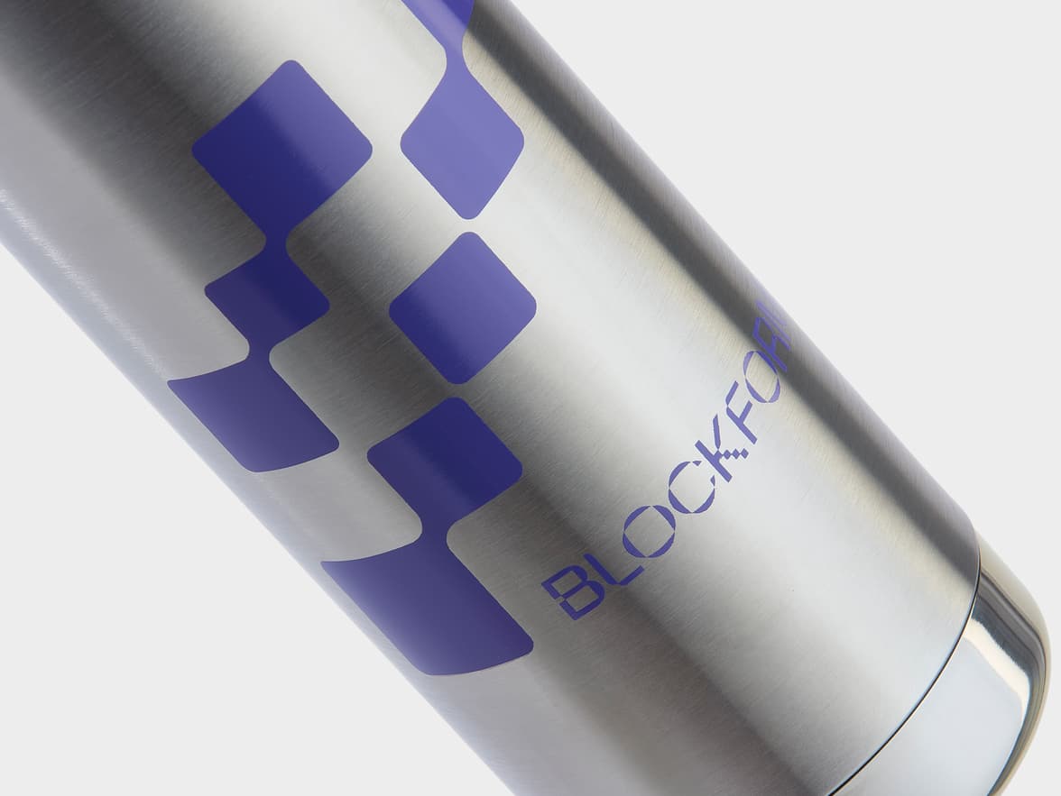 Brushed stainless steel bottle featuring a purple square pattern and 'BLOCKFO' branding.