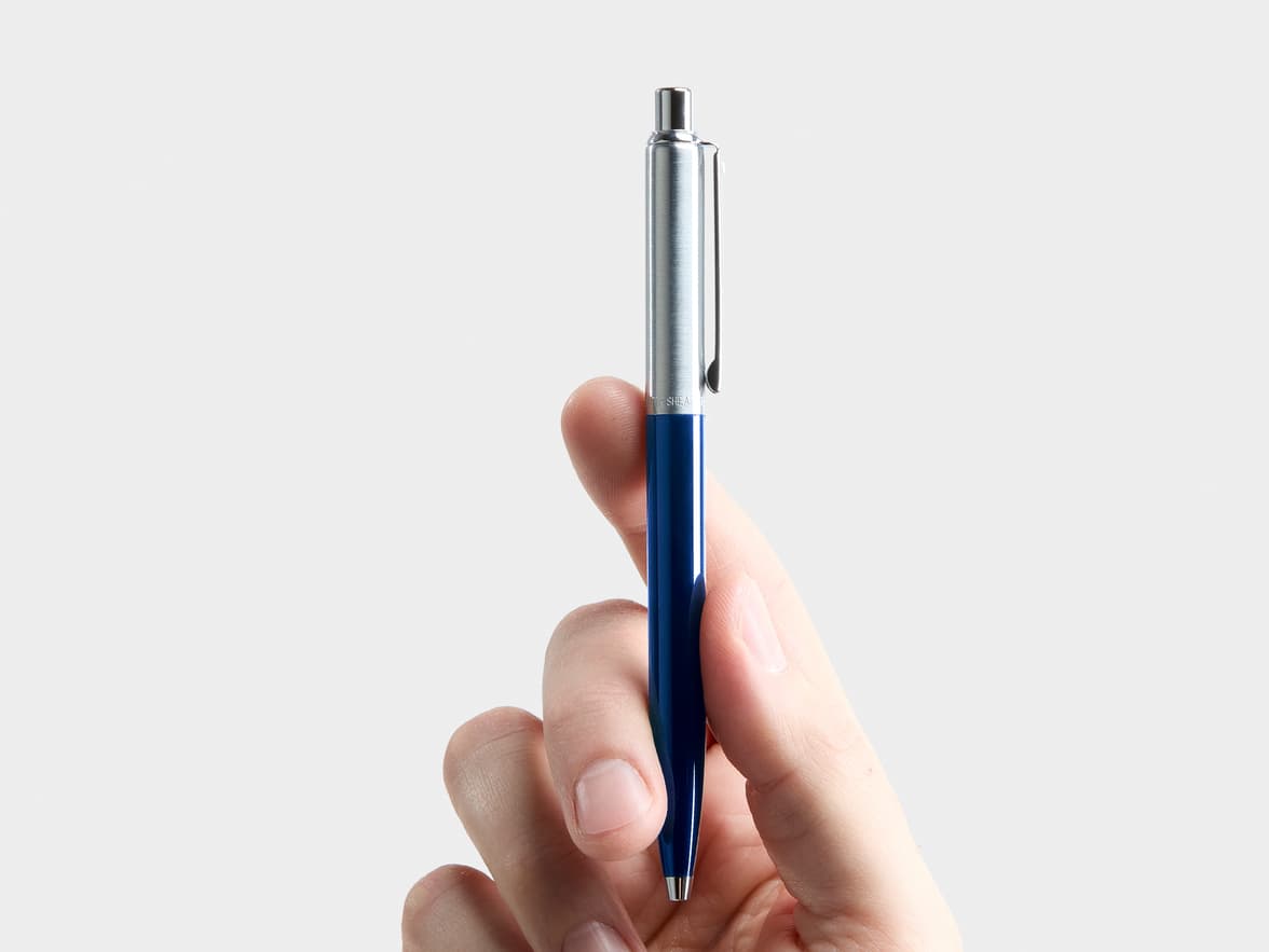 A blue and silver PARKER SHEAF pen held by a hand.